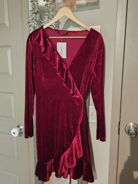 🔥 Bundle 3 / 15💲🔥 BloomChic Velvet Long Sleeve Wrap Dress in Deep Berry